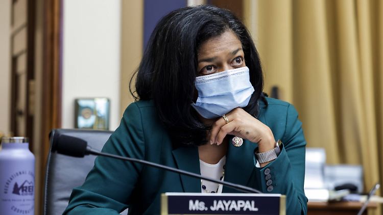 Die Kongressabgeordnete Pramila Jayapal geht ihre republikanischen Kollegen hart an. 