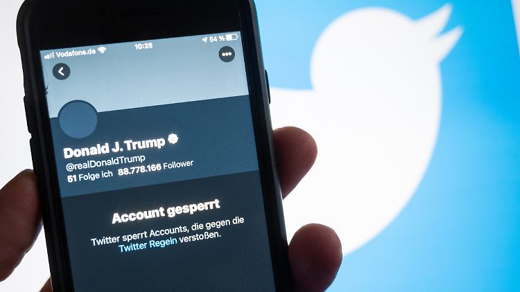 Verhinderung von Hassrede? Einschränkung der Meinungsfreiheit? Zensur? Die Bundesregierung sieht die Blockade von Trumps Twitter-Konto als Problem.