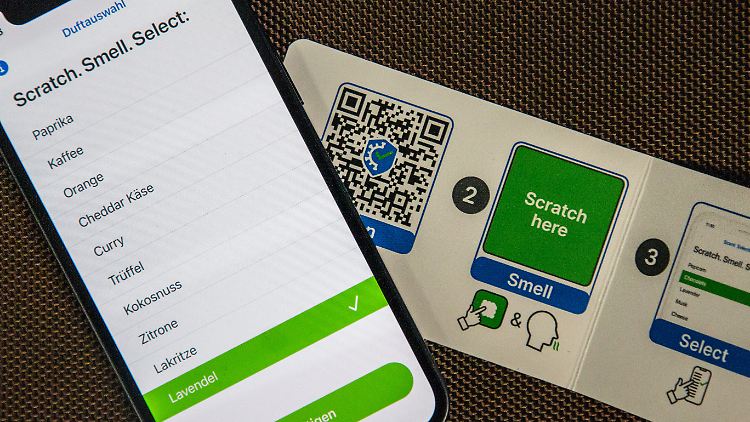 Für einen Corona-Riechtest benötigt man lediglich ein Smartphone und Karten mit Duftmustern.