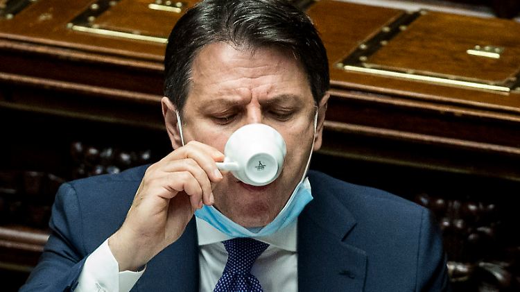 Abwarten und Espresso trinken: Italiens Premier Conte droht der Verlust seiner Mehrheit.