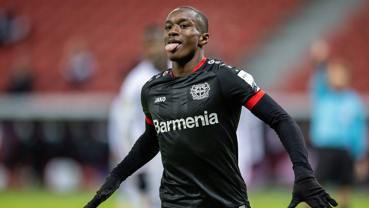 Torjubel: Moussa Diaby schoss für Leverkusen nach schöner Amiri-Vorarbeit zum 3:1 ein.