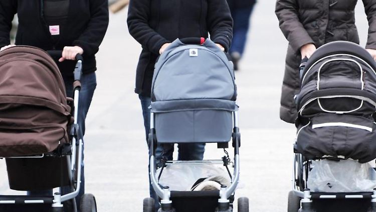 Das RKI empfiehlt die Impfung ausdrücklich auch Frauen mit Kinderwunsch.