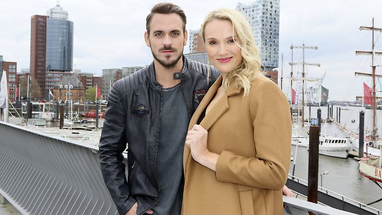 Erst wurden sie Eltern, dann ein Ehepaar: Anna Hofbauer und Marc Barthel.