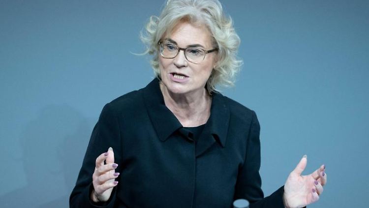 "Es geht hier nicht um Sonderrechte oder Privilegien, sondern um ein zentrales Gebot unseres Rechtsstaats", sagte Lambrecht.
