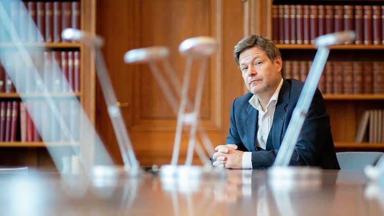 Habeck hat sich so seine Gedanken gemacht über das Land, seine Menschen und die anstehenden Herausforderungen.