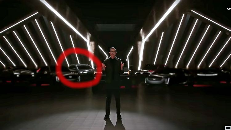 GM-Vizepräsident Michael Simcoe verspricht 30 Elektroautos bis 2025. Vielleicht auch ein Corvette-SUV? (Fahrzeug ist rot eingekreist).
