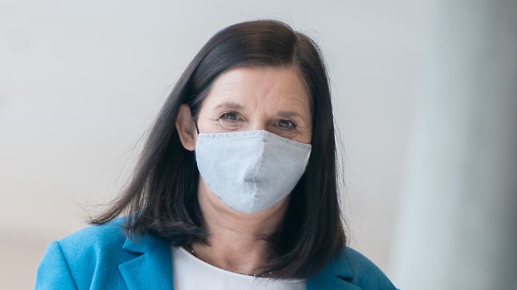 Wenn Beschäftigte, die im Homeoffice arbeiten wollen und können, das auch dürfen, schützen sie andere Beschäftigte, die aufs tägliche Pendeln angewiesen sind, sagt Katrin Göring-Eckardt.