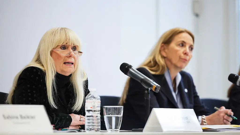 Innensenatorin-Iris-Spranmger-li-SPD-und-Polizeipraesidentin-Barbara-Slowik-Meisel-Archivbild