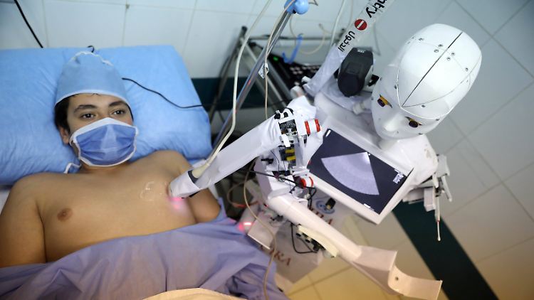 Roboterärzte sind meist noch Prototypen, die Coronakrise dürfte solchen Technologien aber helfen. Zumindest bei der Akzeptanz.