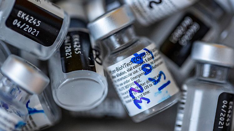 Das Pfizer-Vakzin ist eines von zwei inzwischen in der EU zugelassenen Impfstoffen gegen das Virus.
