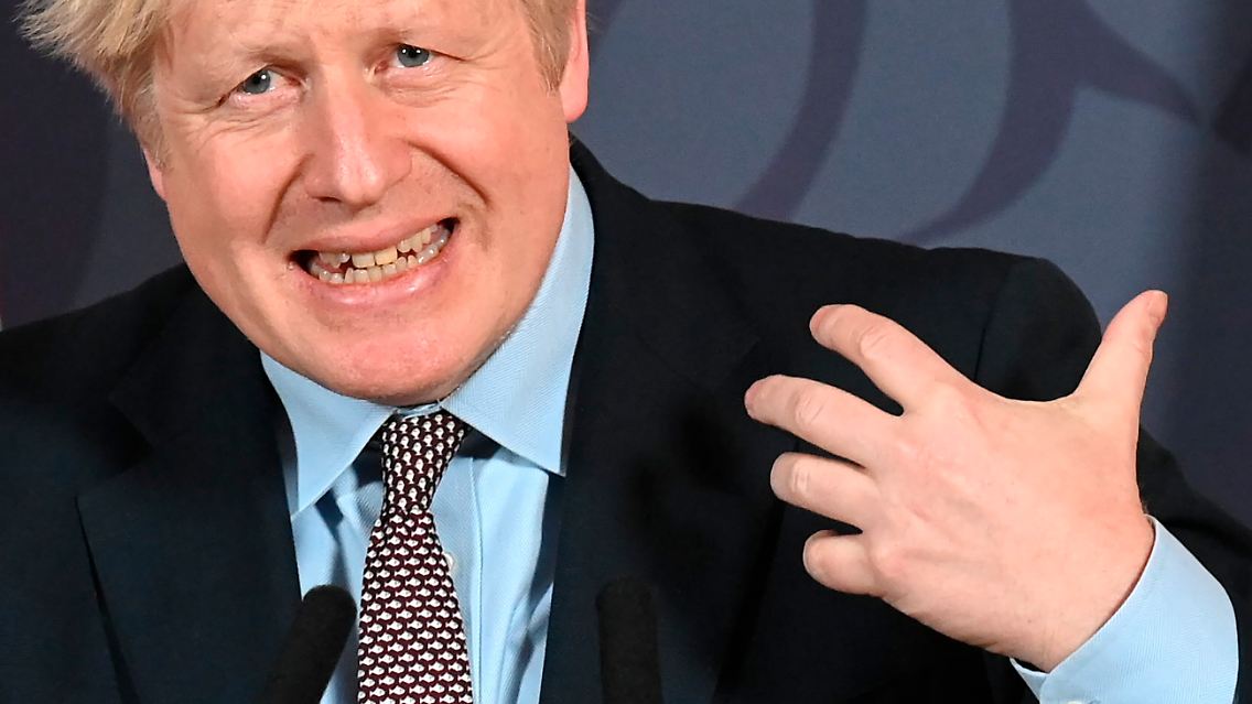 Als er zu Weihnachten den Durchbruch beim Brexit-Deal verkündet, trägt der britische Premier Johnson sogar eine Fisch-Krawatte. Das besänftigt die schottischen Fischer aber wenig.
