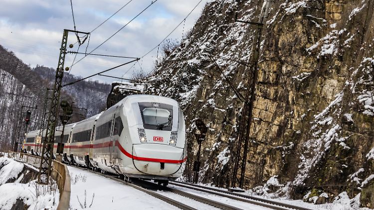Nur 80 Millionen Fahrgäste zählte die Bahn im vergangenen Jahr im Fernverkehr - halb so viele wie noch 2019.