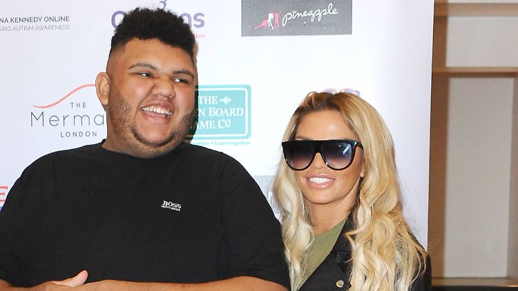 Katie Price' Sohn Harvey stammt aus einer früheren Beziehung mit dem Fußballer Dwight Yorke.