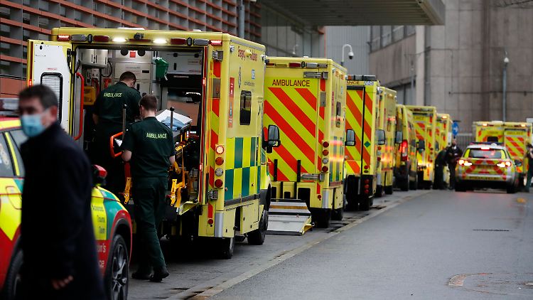 Laut offiziellen Angaben werden derzeit mehr Covid-19-Patienten in britischen Krankenhäusern behandelt als jemals zuvor.