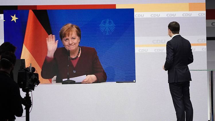 Die Kanzlerin recht freundlich, Ziemiak moderiert.