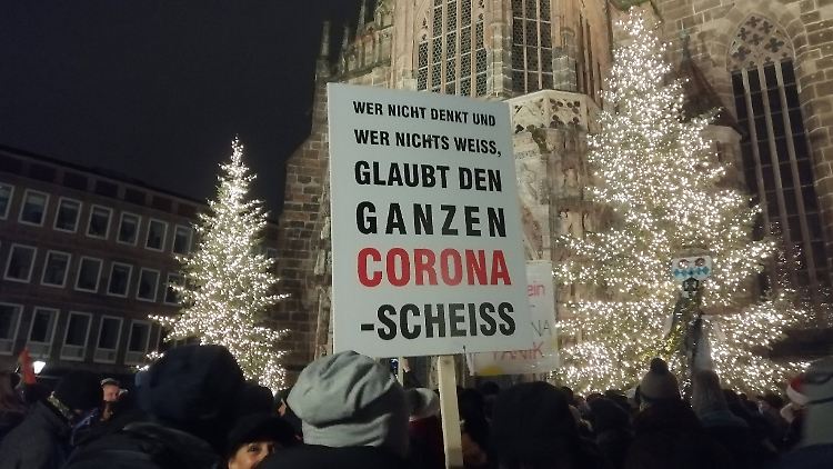 Nürnbergs Oberbürgermeister Marcus König weist darauf hin, dass ein "Spontangottesdienst" nicht zulässig sei.