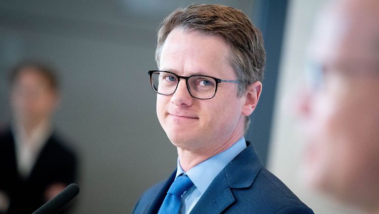Carsten Linnemann ist stellvertretender Vorsitzender der Unionsfraktion, Chef der Mittelstands- und Wirtschaftsunion der CDU/CSU und Mitglied des Bundesvorstands der CDU.