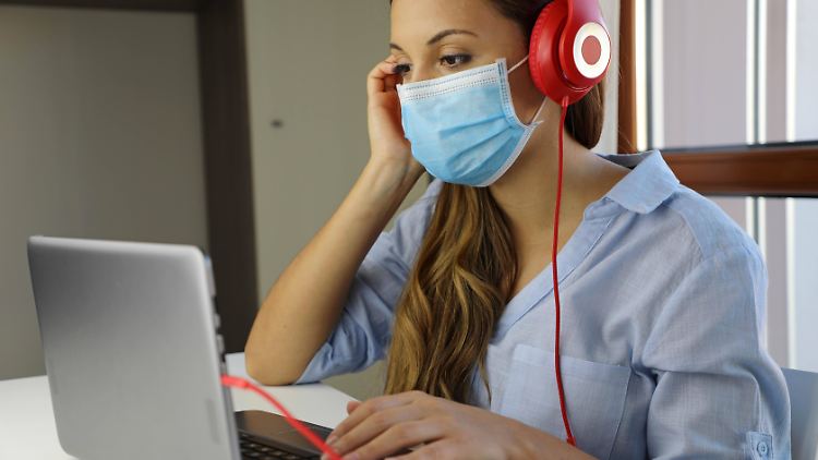 Seitdem verstärkt online geprüft wird, hat es an den Hochschulen einen Schwenk zu Transferaufgaben gegeben.