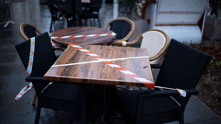 Gesperrt: Um die Infektionszahlen einzudämmen, müssen Lokale und Hotels schließen.