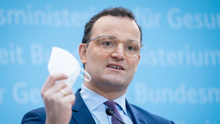 Die Gefahr, die von den bisher bekannten Coronavirus-Mutationen ausgeht, hält Gesundheitsminister Spahn derzeit für "sehr überschaubar".