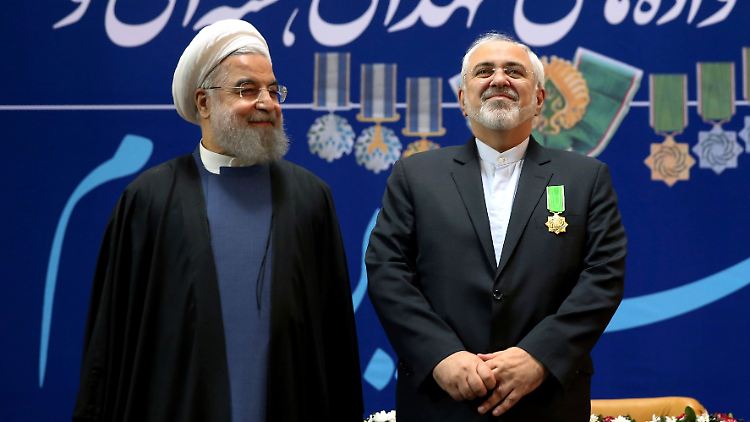 Sarif (rechts) hat mit einem Interview Spekulationen im Iran angeheizt über die Nachfolge von Noch-Präsident Ruhani (links).