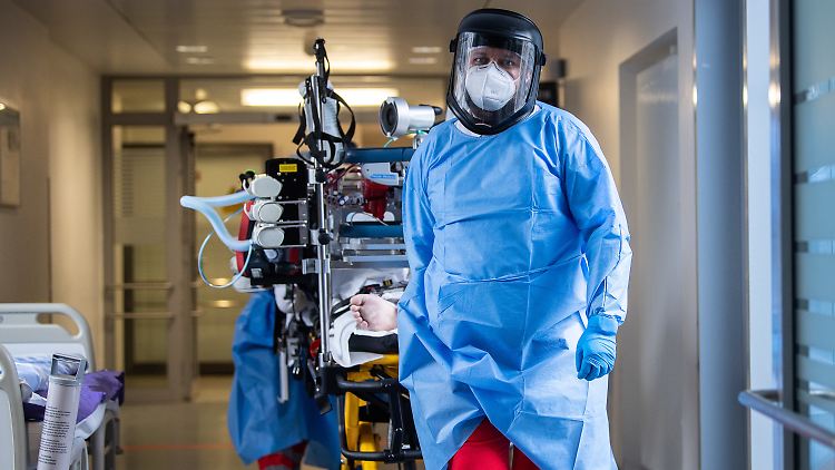 Die Mutation ist hochansteckend und könnte die Zahl der Intensivpatienten schnell in die Höhe schnellen lassen.