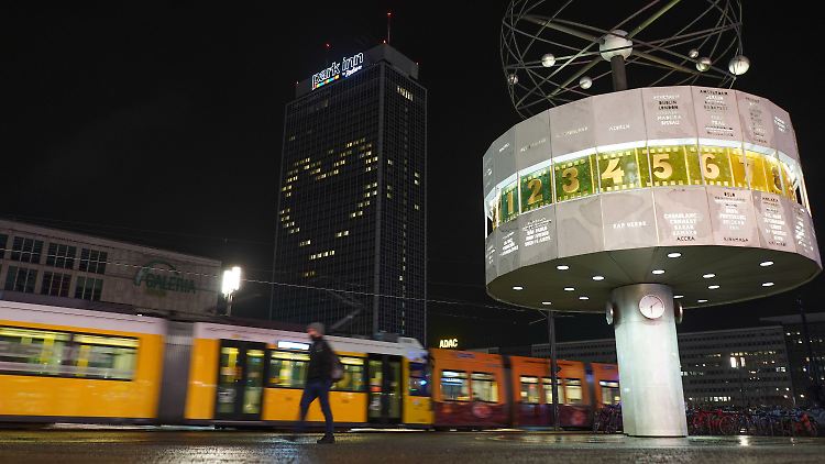 Auf dem Berliner Alexanderplatz ist schon jetzt nicht viel los.