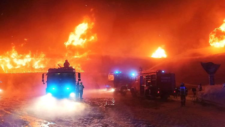 Die Feuerwehr konnte bei dem Großbrand am Ötztaler Timmelsjoch das Motorradmuseum nur kontrolliert abbrennen lassen.