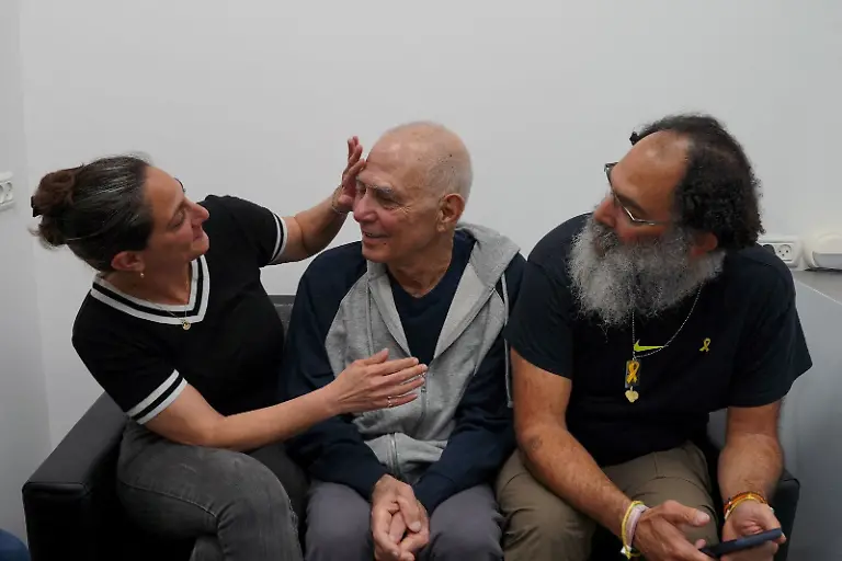 2025-01-30T180105Z-1231809627-RC2GKCACA5DA-RTRMADP-3-ISRAEL-PALESTINIANS-GAZA-HOSTAGES