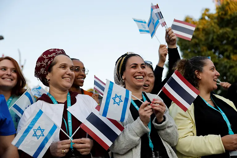 2025-01-30T145326Z-1788449933-RC2EKCAM6DAI-RTRMADP-3-ISRAEL-PALESTINIANS-GAZA-HOSTAGES