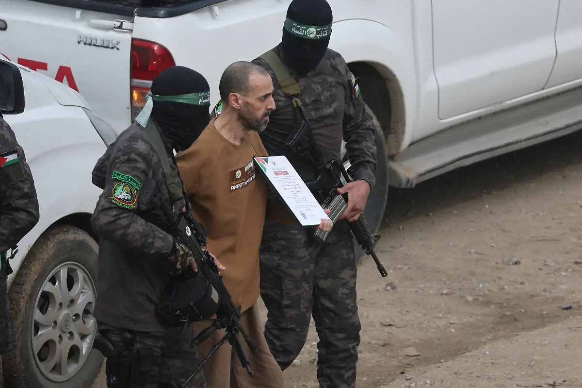 2025-02-08T092345Z-1576361043-RC29QCAG3NJ5-RTRMADP-3-ISRAEL-PALESTINIANS-GAZA-CEASEFIRE