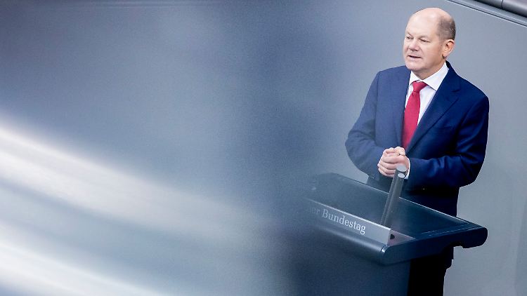 "Wir haben die Kraft, weiter massiv gegen die Corona-Krise zu halten, und genau das tun wir", erklärte Finanzminister Scholz.