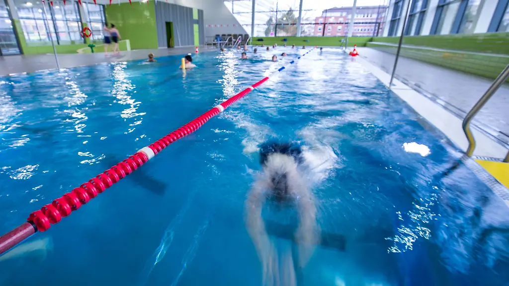 Die-Schwimmbaeder-Mecklenburg-Vorpommerns-sind-ein-beliebtes-Ausflugsziel