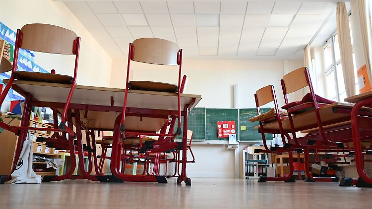 Baden-Württembergs Ministerpräsident Winfried Kretschmann will schon ab 1. Februar Schulen wieder langsam öffnen.