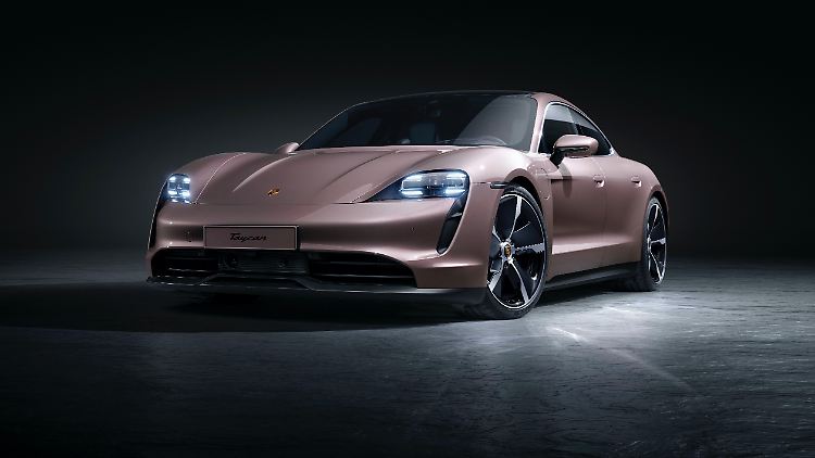 Porsche bietet mit dem ausschließlich heckgetriebenen Taycan ein neues Einstiegsmodell seiner Elektrosportler-Baureihe an.
