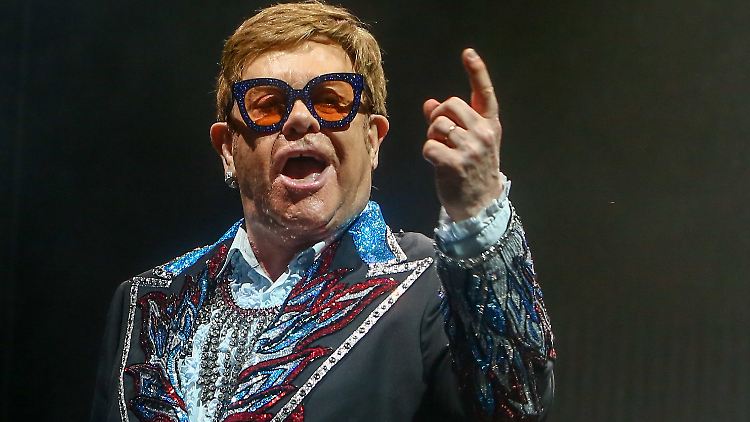 Elton John wirft der britischen Regierung Versagen bei der Verhandlung von Visaregeln für Kulturschaffende nach dem Brexit vor.