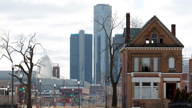 Detroit im Jahr 2013: Eine Geisterstadt, die sich offiziell Bankrott erklärt. Im Hintergrund das GM-Gebäude.