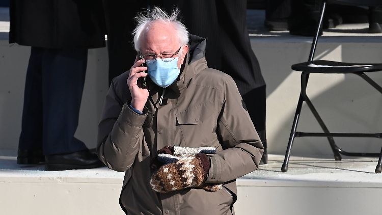 Die Strick-Handschuhe des Politikers erreichten vor etwa einem Jahr bereits Berühmtheit.