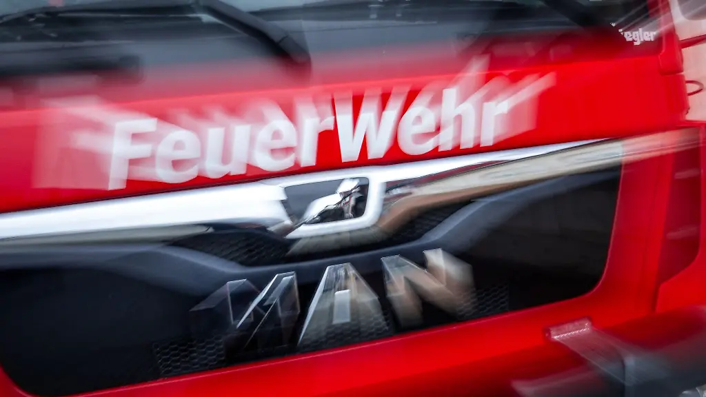 Ein-Tischlereibrand-im-Kreis-Vorpommern-Greifswald-forderte-den-Einsatz-dutzender-Feuerwehrleute