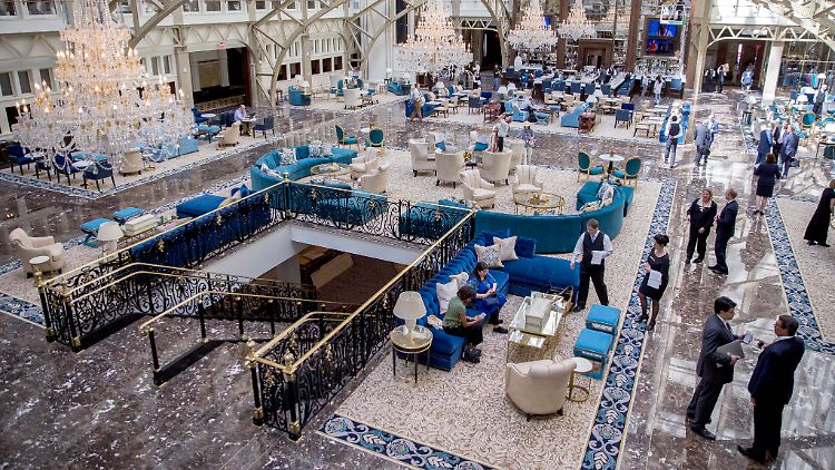 Die Lobby des Trump International Hotels auf der Pennsylvania Avenue in Washington bei der Eröffnung  2016.