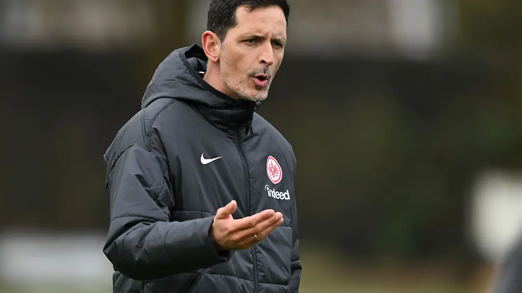 Trainer-Dino-Toppmoeller-moechte-mit-Eintracht-Frankfurt-bei-Borussia-Moenchengladbach-punkten