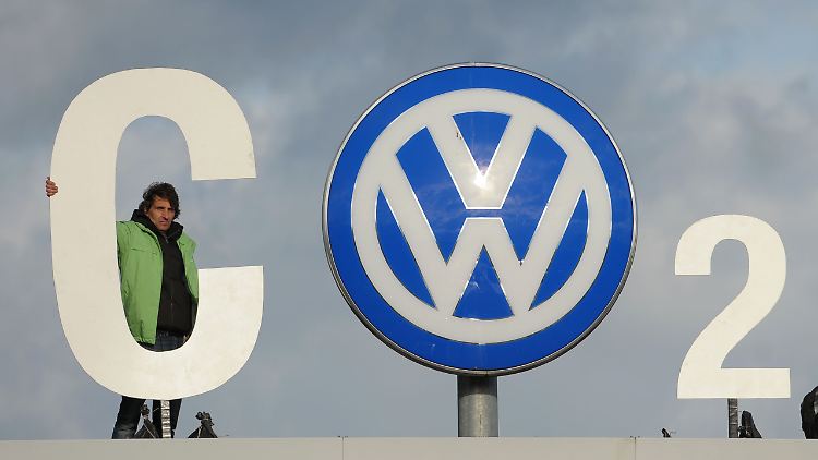 2020 sanken zwar die durchschnittlichen Emissionen neu verkaufter Autos aus der VW-Gruppe um rund ein Fünftel auf 99,8 Gramm je gefahrenem Kilometer. Das reichte allerdings nicht aus.