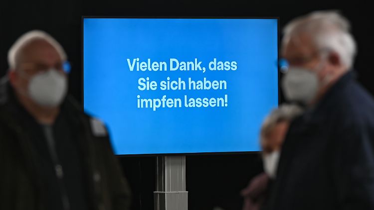 Für die Patienten im Impfzentrum Gießen gibt es (noch keine) Lockerungen - aber ein Dankeschön.