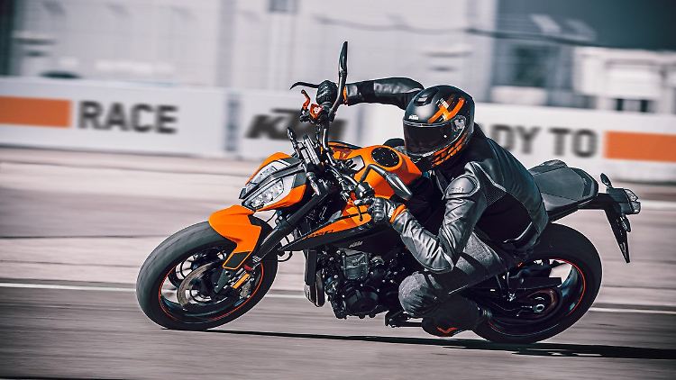 Vor allem das Kurvenverhalten hat der KTM 790 Duke den Ruf des Skalpells eingebracht. Die 890 Duke soll aber noch schärfer ums Eck gehen.