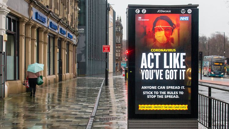 "Verhalten Sie sich so, als ob Sie das Virus hätten", lautet die Werbebotschaft im britischen Newcastle.