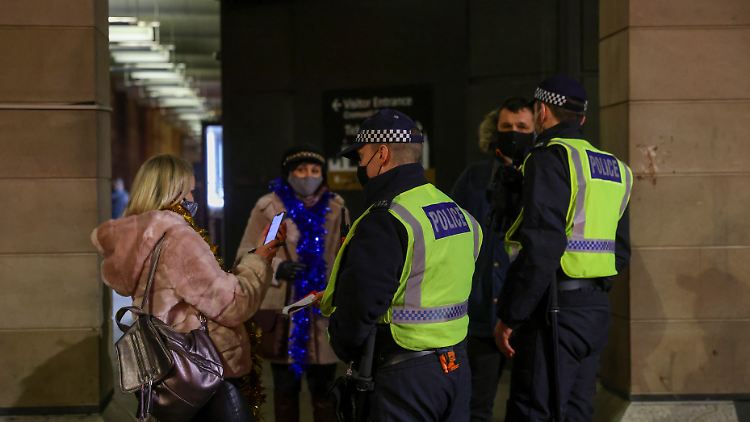 In Großbritannien sind derzeit keine Treffen mit anderen Haushalten erlaubt (Symbolbild).