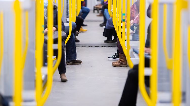 Die Stimmung im Nahverkehr ist derzeit alles andere als ausgelassen. Ein Schweigebot würde es wohl nicht besser machen.