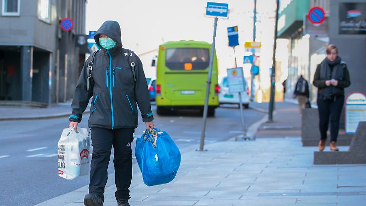 Es ist ruhig auf Oslos Straßen, ab heute dürfen nur noch lebensnotwendige Geschäfte öffnen.