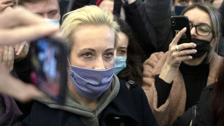 Neben der Frau des vergifteten Kremlkritikers Nawalny wurden Hunderte weitere Demonstranten festgenommen.