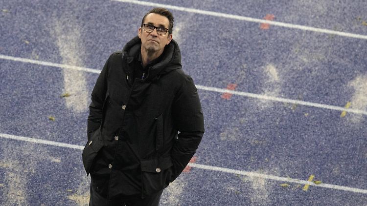 Vor dem Olympiastadion forderten rund 250 Hertha-Anhänger den Rauswurf von Sportdirektor Preetz.
